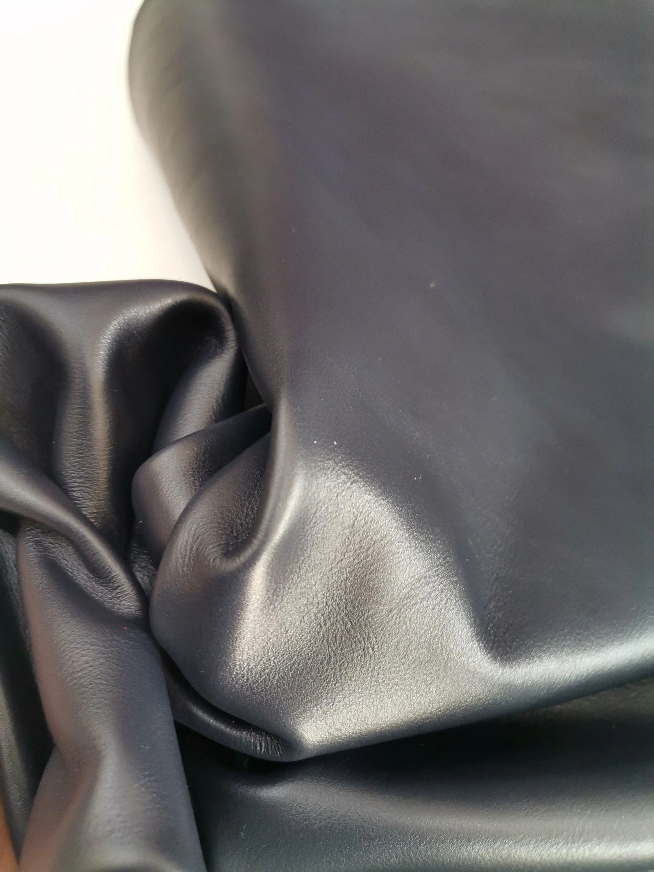 Cow leather for crafts, Genuine cowhide leather thin and supple, thickness 1,0-1,2mm (2 1/2 oz)