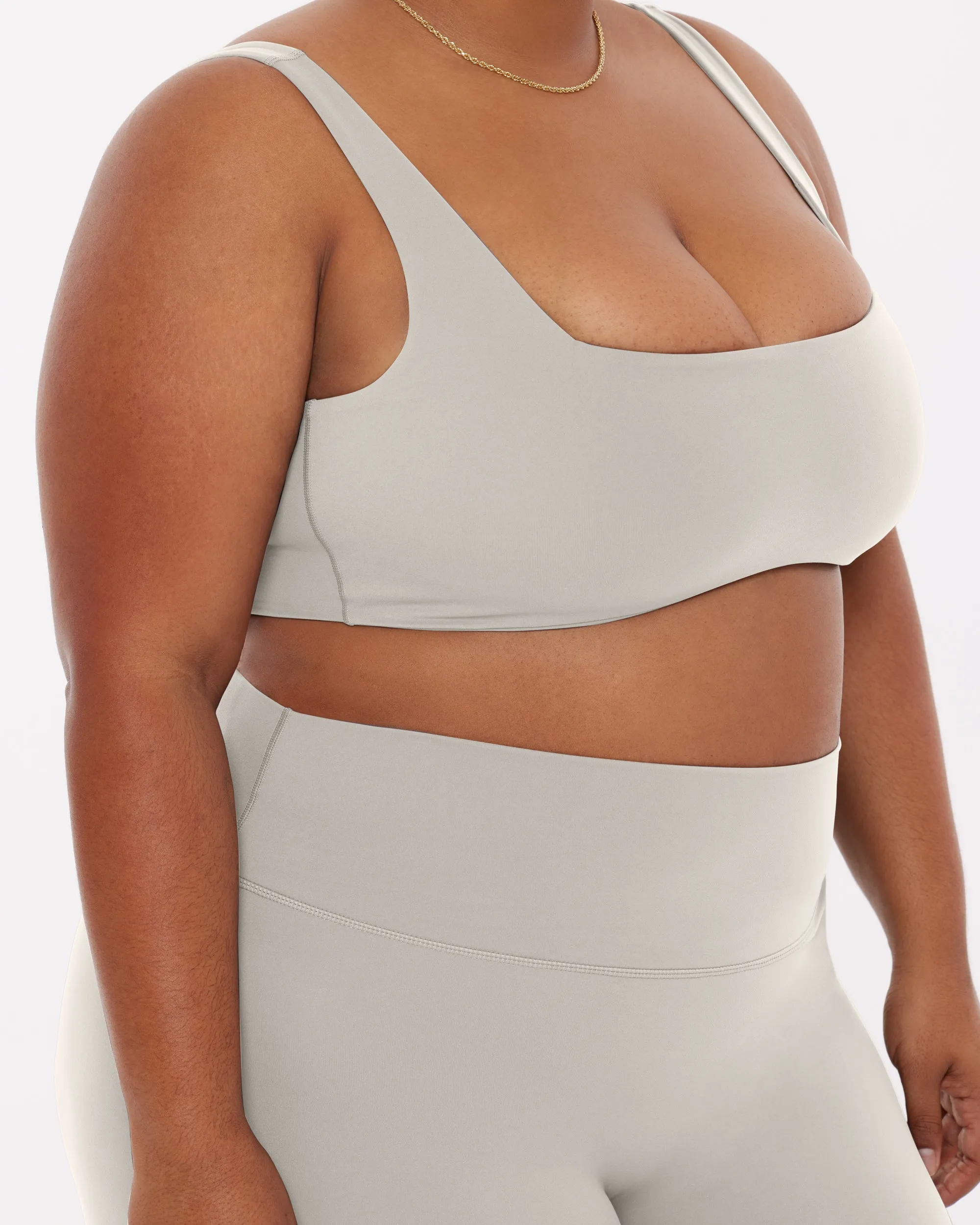 Curve Hem Scoop Neck Padded Sports Bra