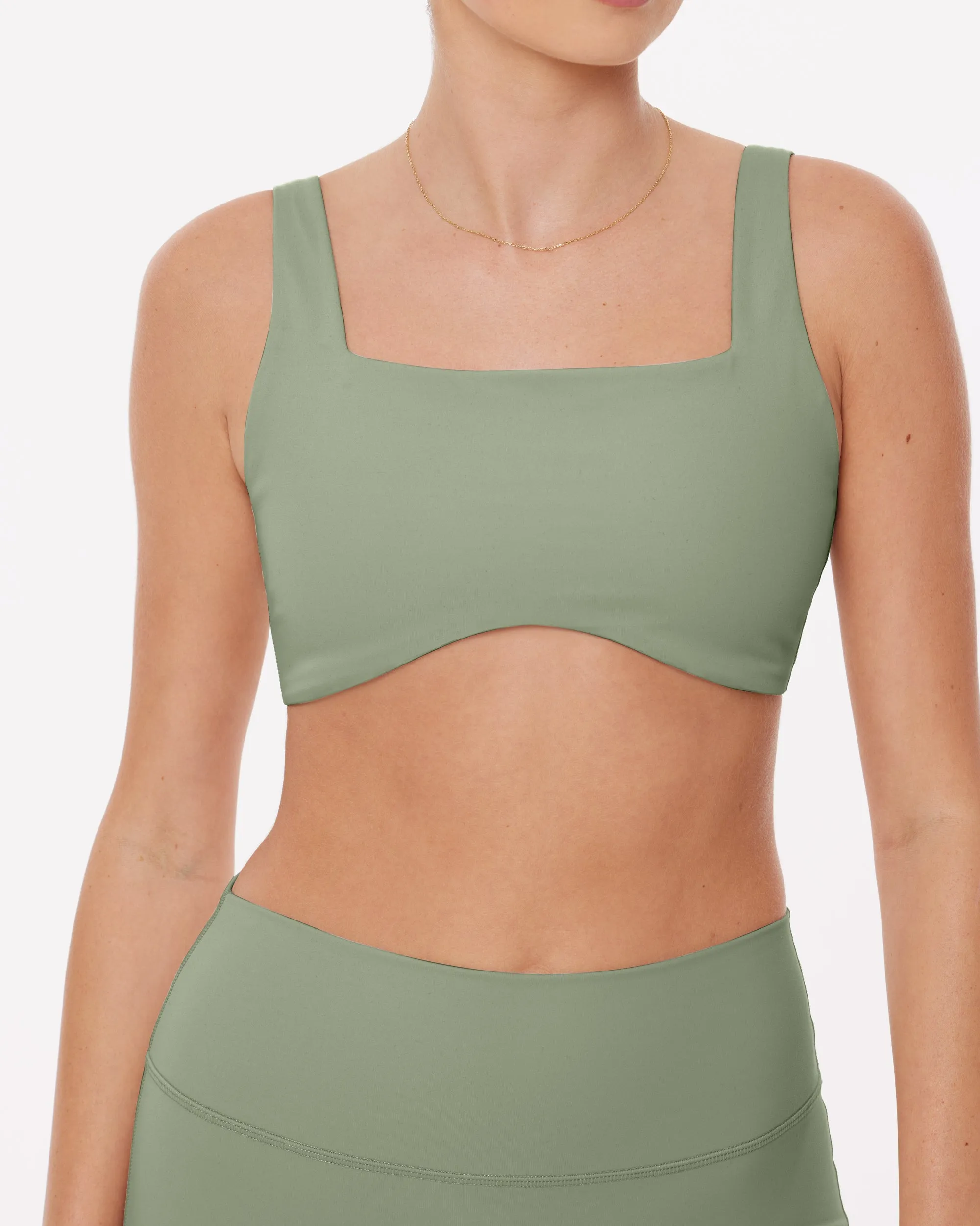 Curve Hem Scoop Neck Padded Sports Bra