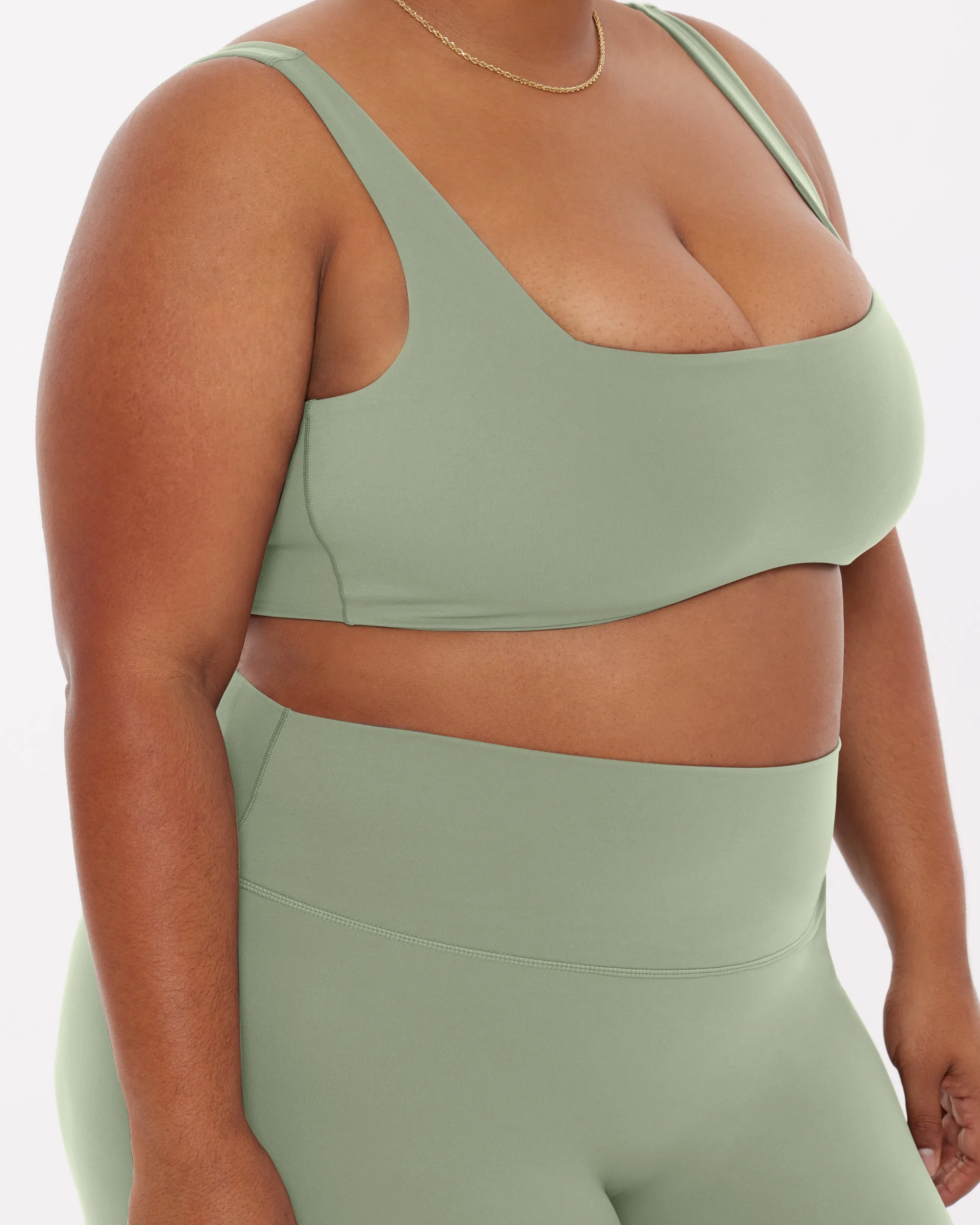 Curve Hem Scoop Neck Padded Sports Bra