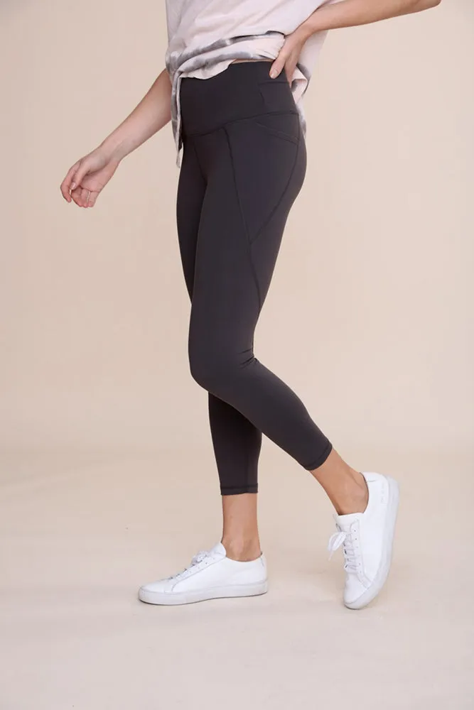 Mono B Essential Solid High-Waist Capri Leggings